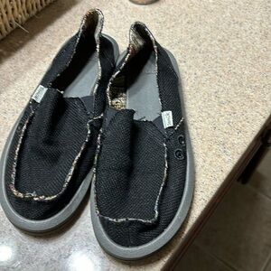 Like new Sanuk Hemps